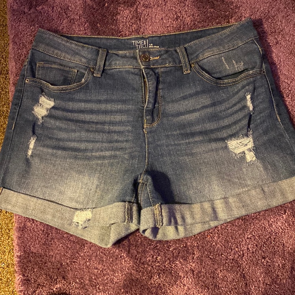 Mid-Rise cuffed jean shorts